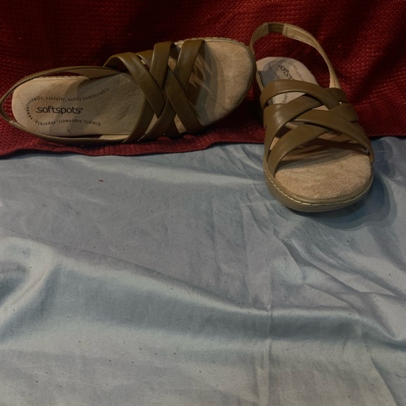 SoftSpots Sandal Tan - Picture 3 of 3